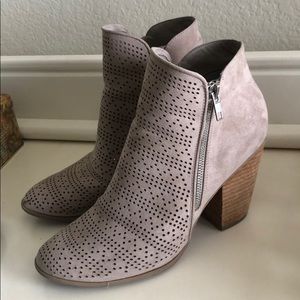 SOLD Carlos Santana Beige Heeled Booties